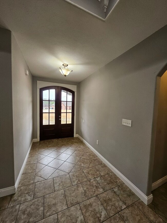 Building Photo - 165 James Dr