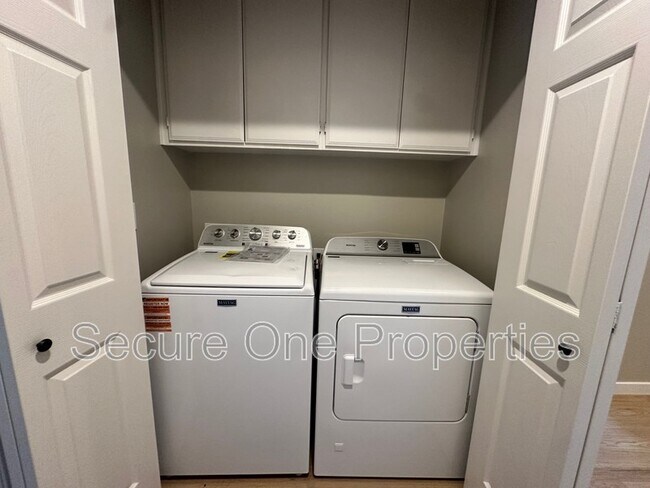 Building Photo - 379 Westlake Vista Ln