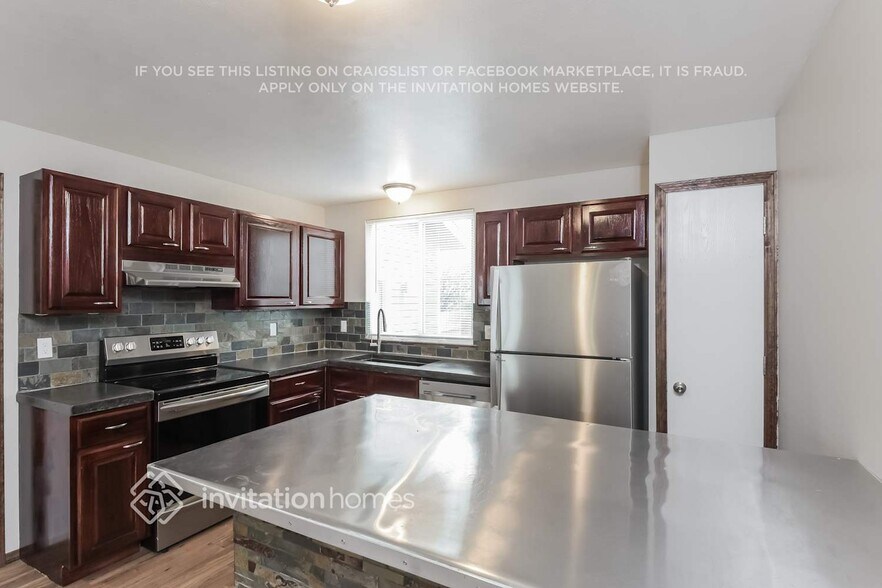 Building Photo - 18933 E Gunnison Pl
