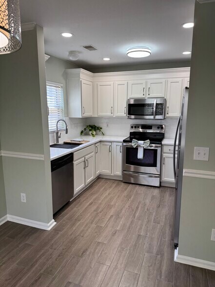 Building Photo - 102 Bill Park Dr