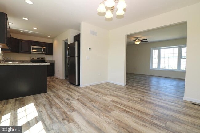 Building Photo - 72 Filbert Dr