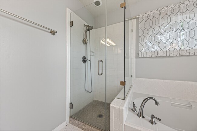 Building Photo - 6710 Creek Village Dr