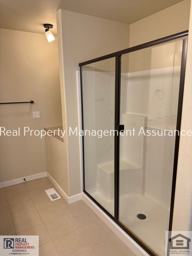 Building Photo - 28857 SW Geneva Loop