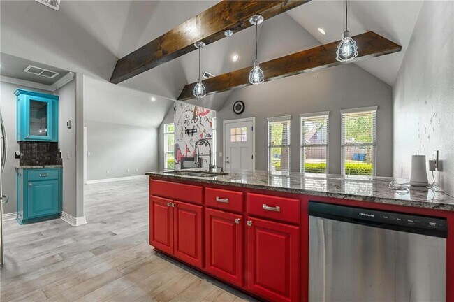 Building Photo - 3210 SW Hillstone Ave