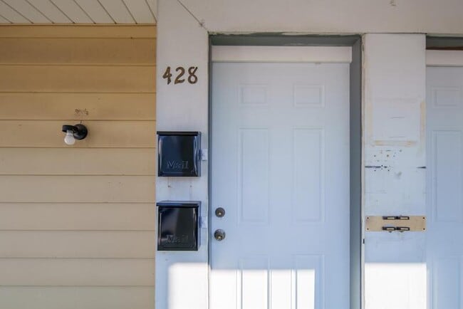 Building Photo - 428 7th Ave