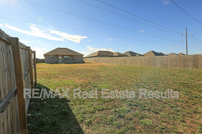 Building Photo - 2101 E Endura Pk Dr