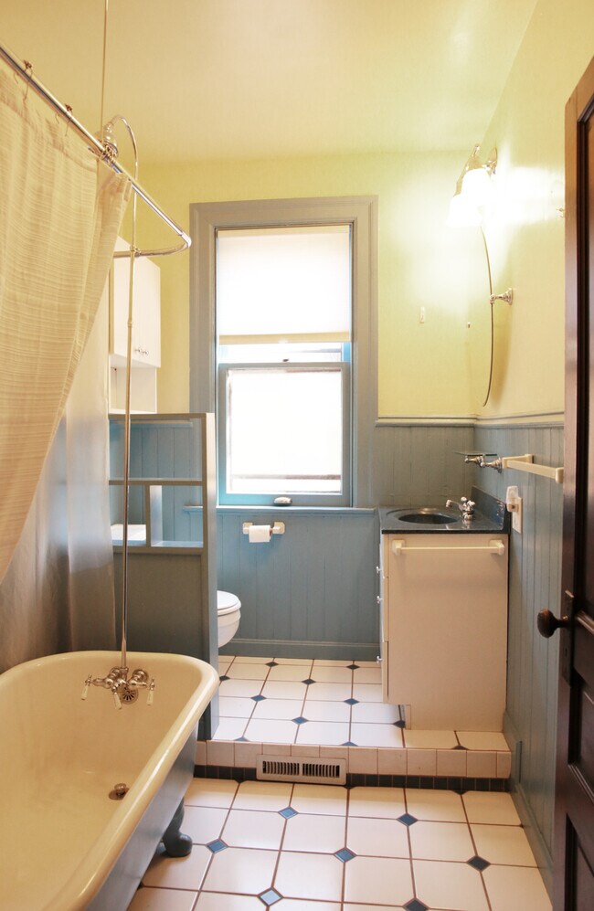2nd floor bathroom - 403 West St