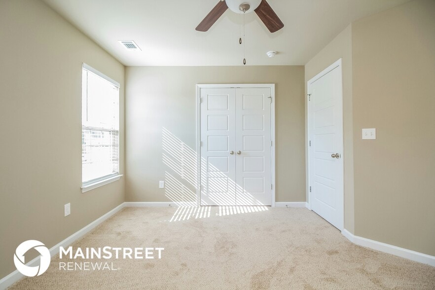 Building Photo - 724 Hollandale Rd