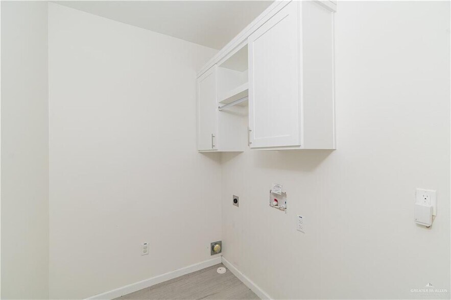 Building Photo - 1505 E Encino Ave