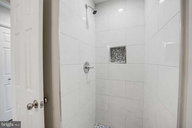 Building Photo - 2815 Lee Oaks Ct