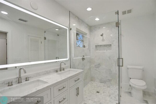 Building Photo - 161 SW 75th Ave