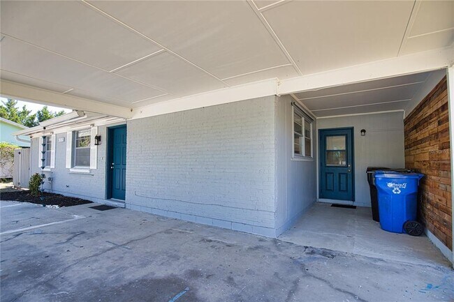 Building Photo - 1056 Venetian Pkwy