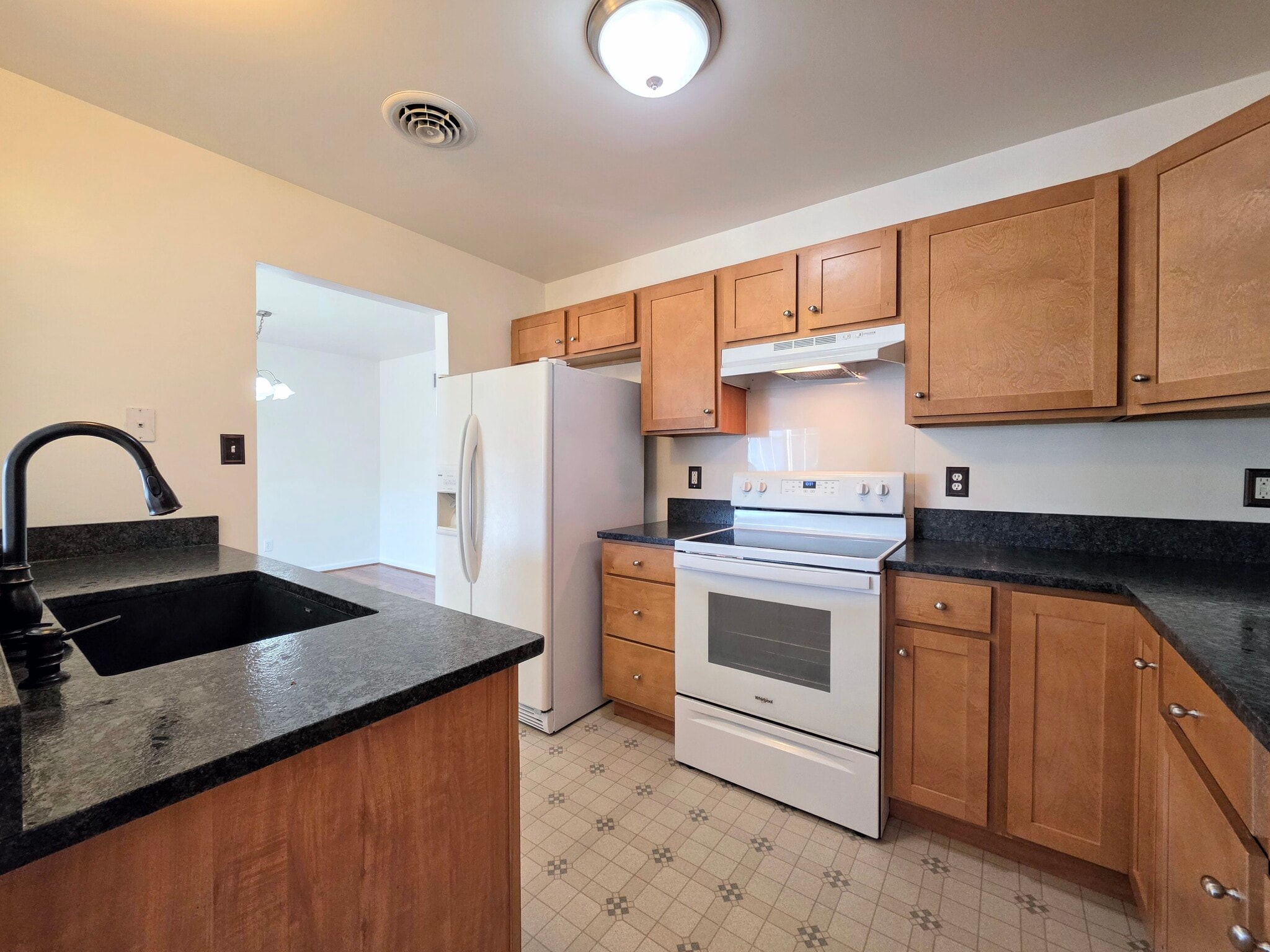 Building Photo - 521 Fox Ridge Ln