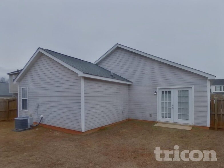 Building Photo - 529 Pullman St SW