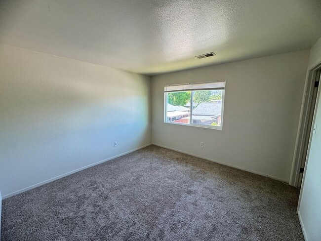 Building Photo - Charming 3 bedroom 1.5 bathroom Two story Town House with an attached garage.