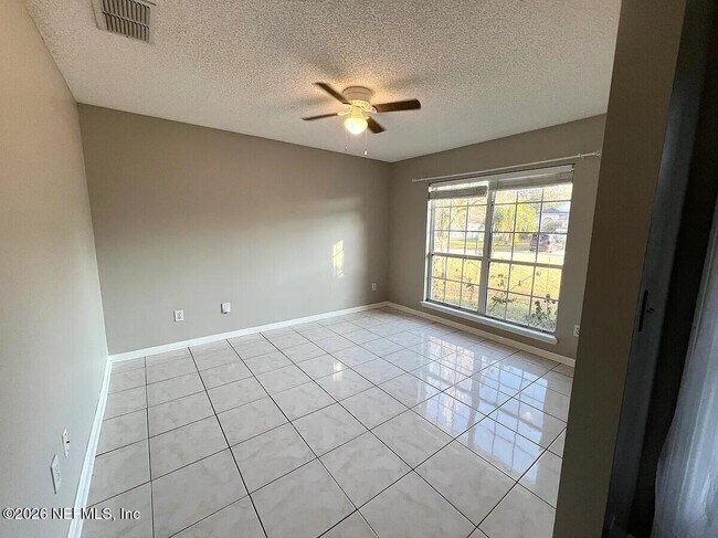 Building Photo - 913 Mackinaw Trail