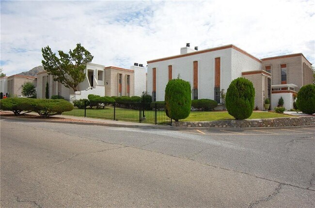 Building Photo - 6201 Escondido Dr