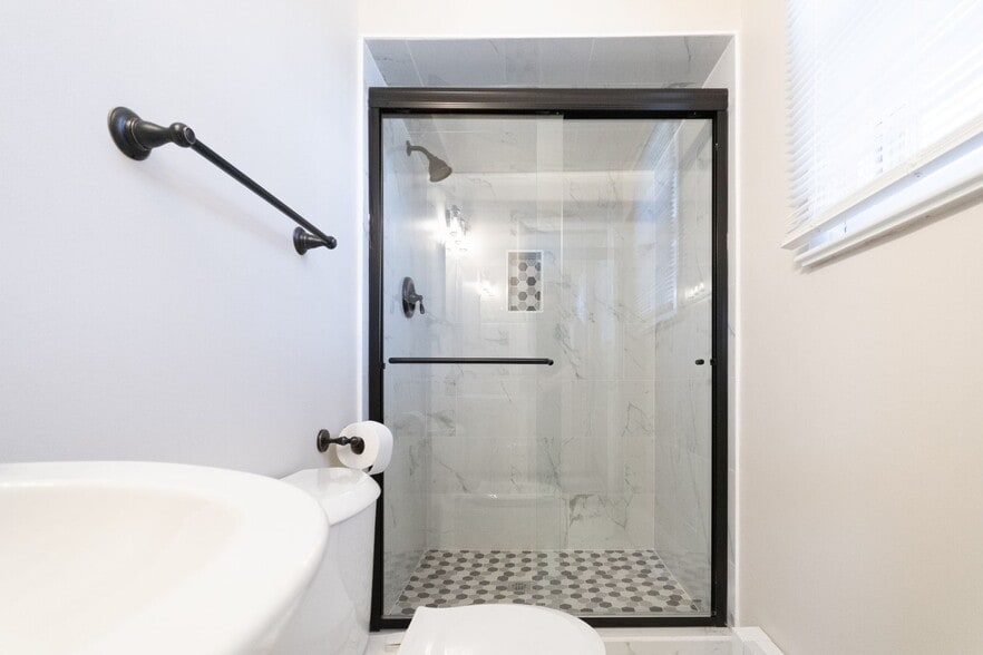 Building Photo - 9002 St Andrews Pl