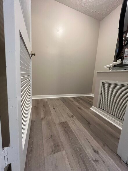 Building Photo - 1580 SW Crossing Cir