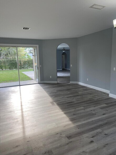 Building Photo - 1341 Flaxwood Ave