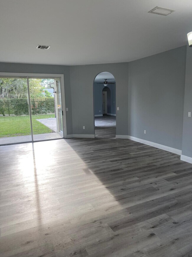 Building Photo - 1341 Flaxwood Ave