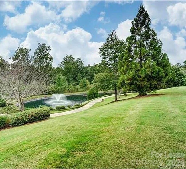 Building Photo - 14660 Via Sorrento Dr