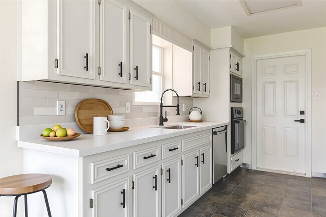 Building Photo - 431 Topsail Way