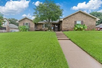 Building Photo - 20 Timberline Dr