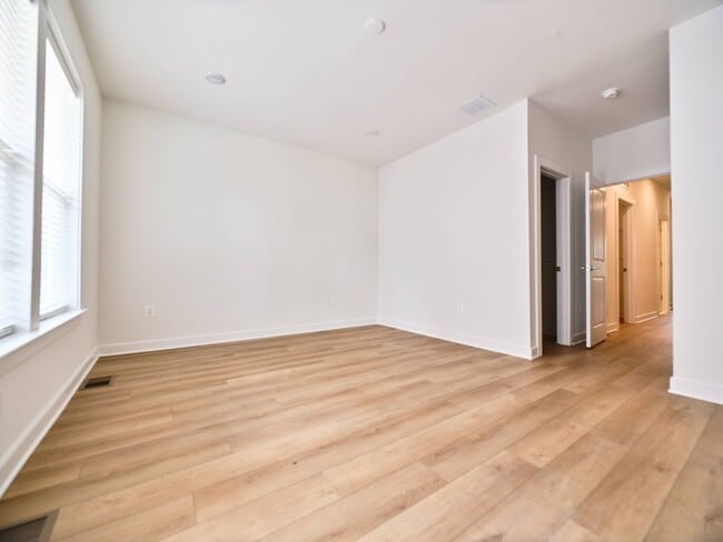 Building Photo - 16076 Frederick Rd