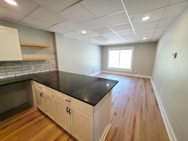Building Photo - 3915-3917 Mount Troy