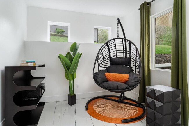 Building Photo - 4016 Eaton Dr