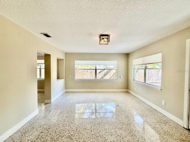 Building Photo - 2918 10th Ave N