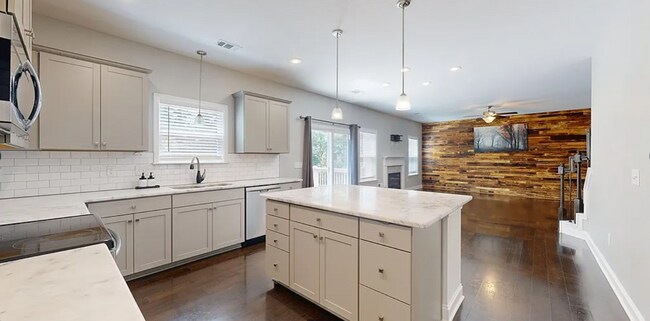Building Photo - 7453 Coppice Dr