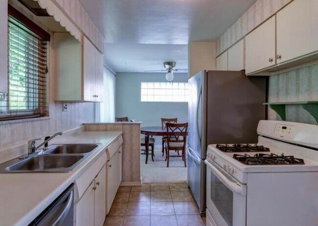 Kitchen - 21 Terrace Dr