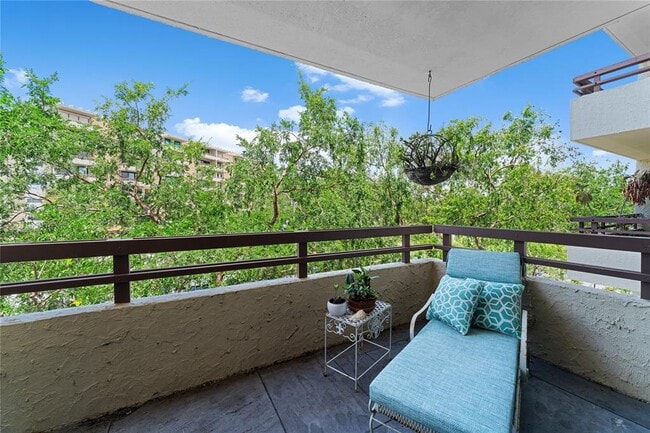 Building Photo - 5700 Mariner St