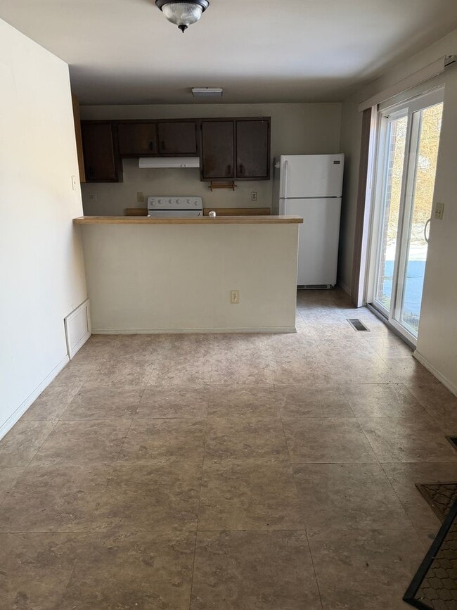 Building Photo - Three Bedroom/One Bath Home In Huber Heights Located On Quiet Cul-de-sac