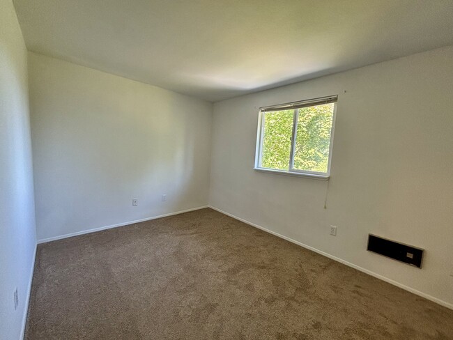 Building Photo - 5848 Olive Ave NE
