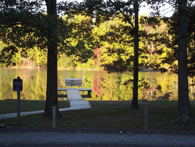 Lakefront - 1016 Lakeview Dr