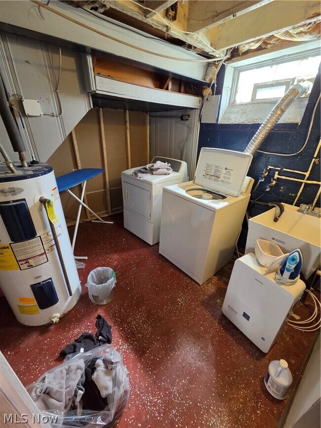 Building Photo - 1275 S Green Rd