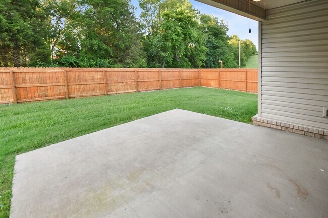 Building Photo - Like New Three Bedroom with Bonus!