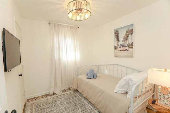 Building Photo - 9512 18th Bay St