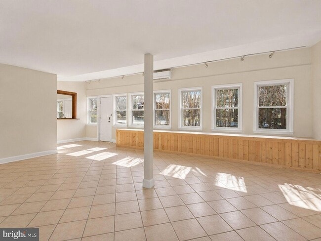 Building Photo - 326 Walker Rd