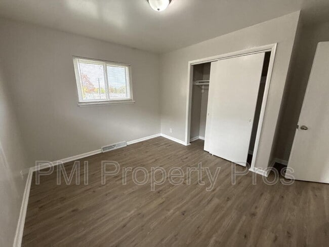 Building Photo - 7701 W Hampton Ave