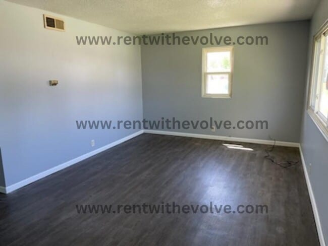 Building Photo - 225 S Angle St