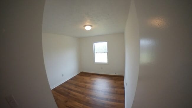 Building Photo - 217 Creekside Ct