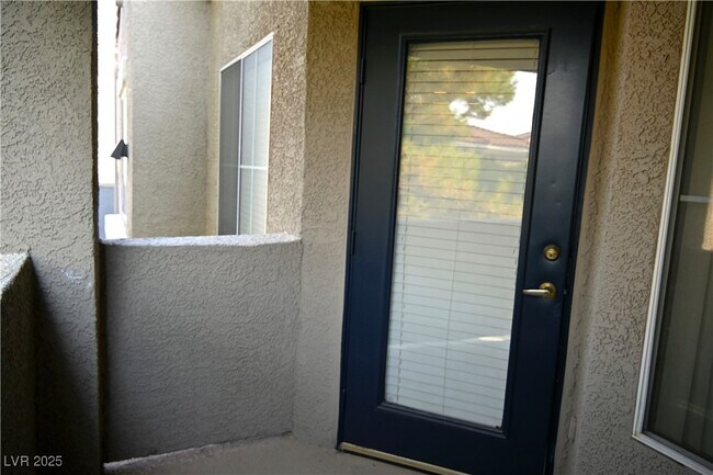 Building Photo - 10245 S Maryland Pkwy