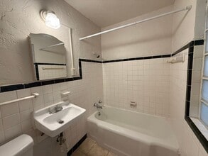 Building Photo - Historic Plaza District Apartment | Walkable Location & Classic Character
