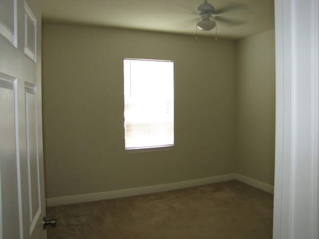 Building Photo - Gorgeous 3/2 Condo with 1 Car Garage in Ex...