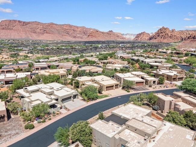 Building Photo - 3052 Snow Canyon Pkwy