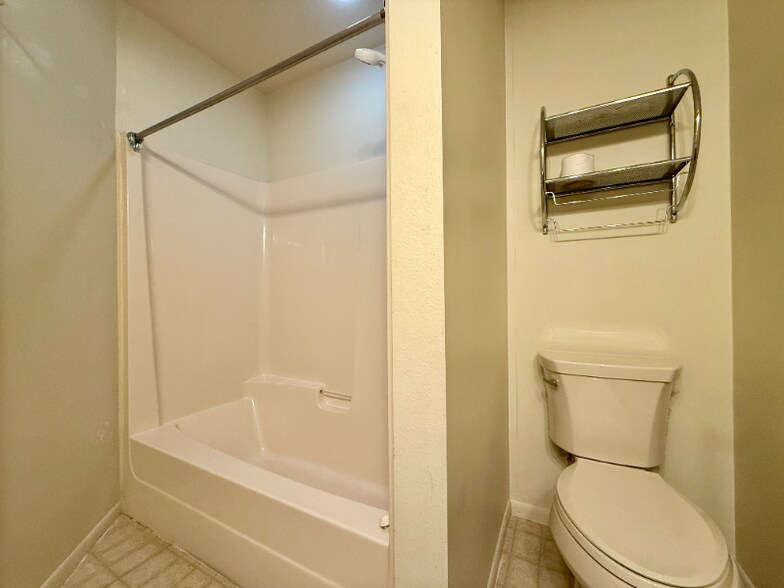 Building Photo - 185 Golf Terrace Dr